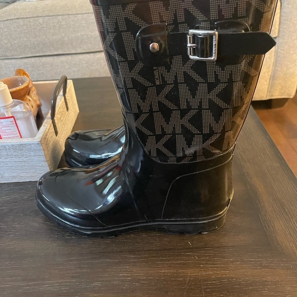 Women’s size 10 Michael Kore Rain boots - Picture 3 of 3